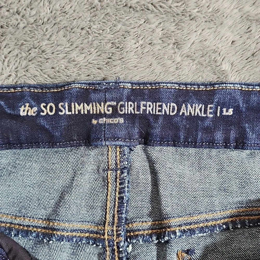 Chico's So Slimming Girlfriend Ankle Dark Wash Jean Size 1.5 Medium US Size 10 - Picture 5 of 9